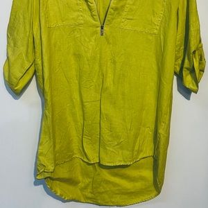 Ellen Tracy Company 100% Lino lime green top M-L